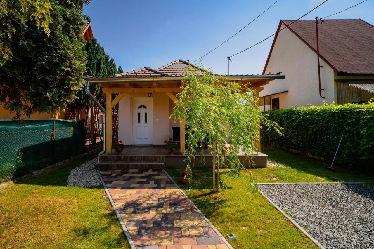 Pipacs Apartmanhaz Harkan Exterior foto