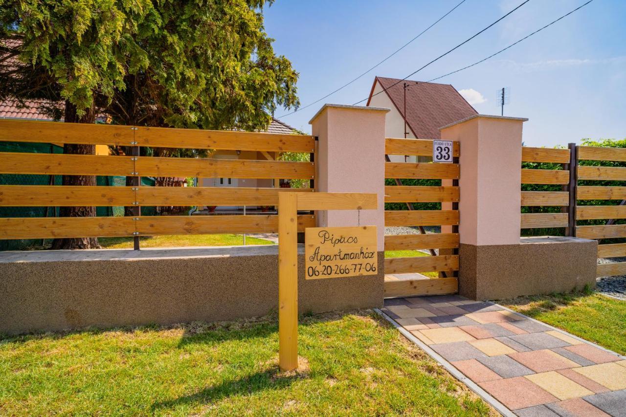 Pipacs Apartmanhaz Harkan Exterior foto